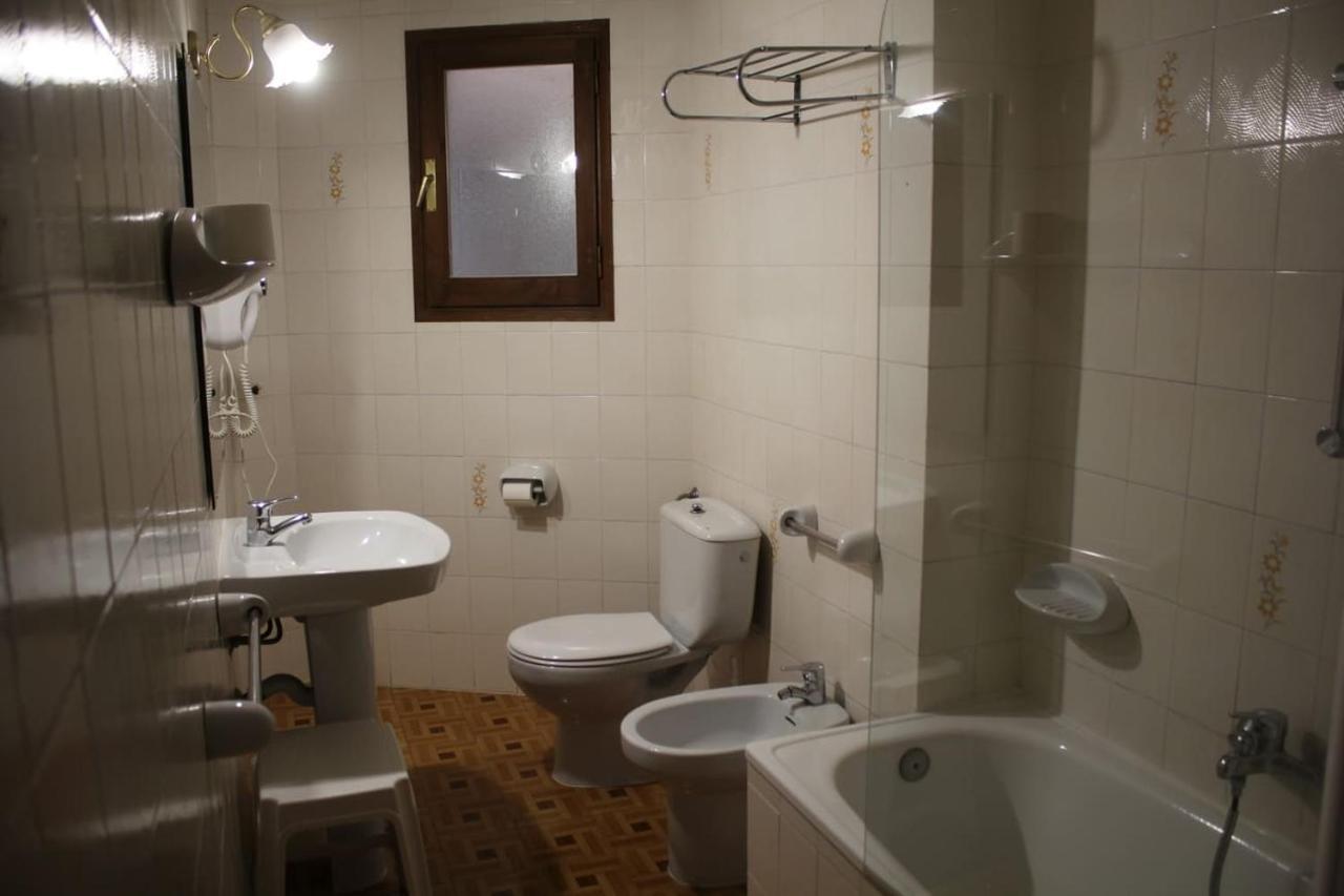 Apartamentos Pessets Adelaida Sort Extérieur photo