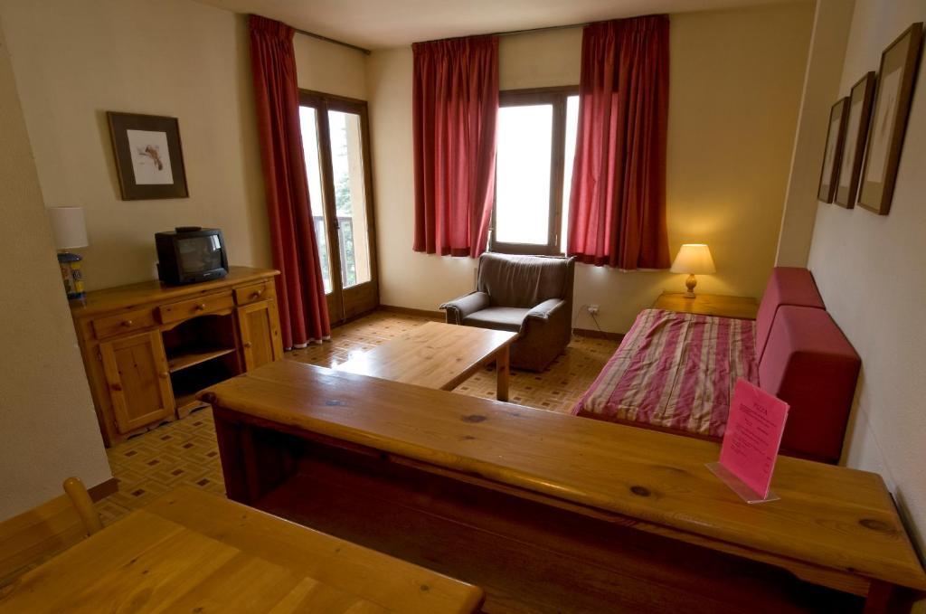 Apartamentos Pessets Adelaida Sort Chambre photo