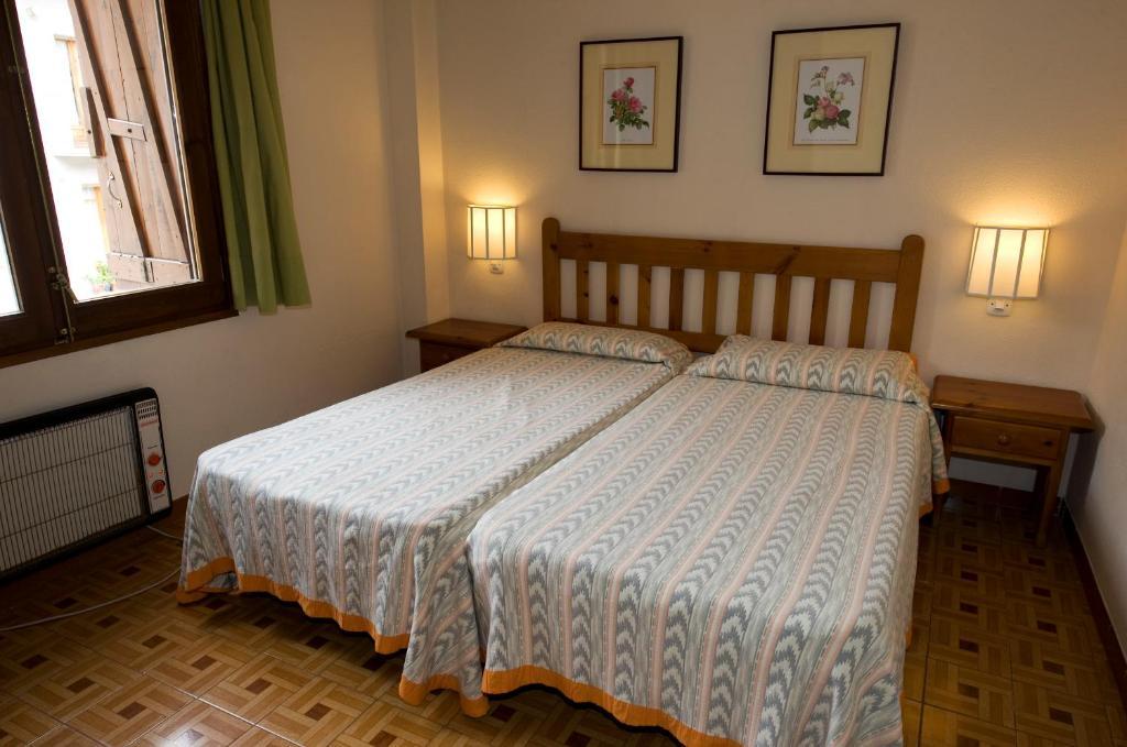 Apartamentos Pessets Adelaida Sort Chambre photo