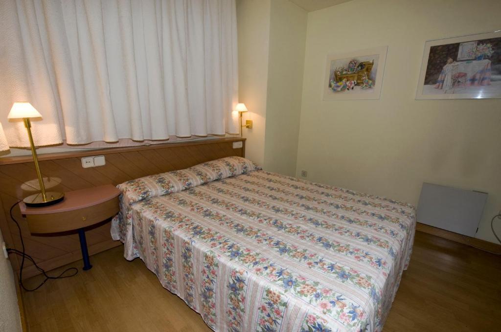 Apartamentos Pessets Adelaida Sort Chambre photo